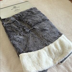 Tree Skirt Bee and Willow